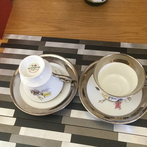 Set of 2 cups and saucers - Picture 1 of 7